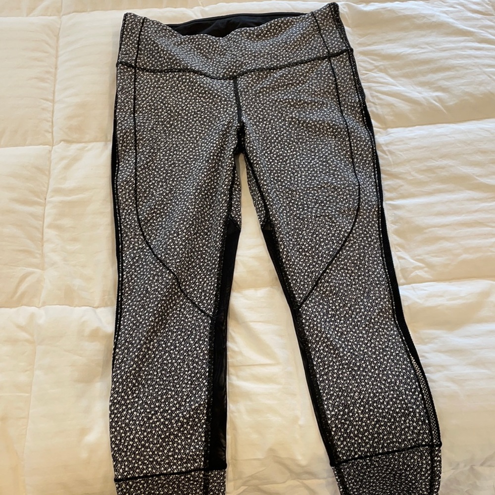 Cropped Lululemon with mesh on back of leg tights